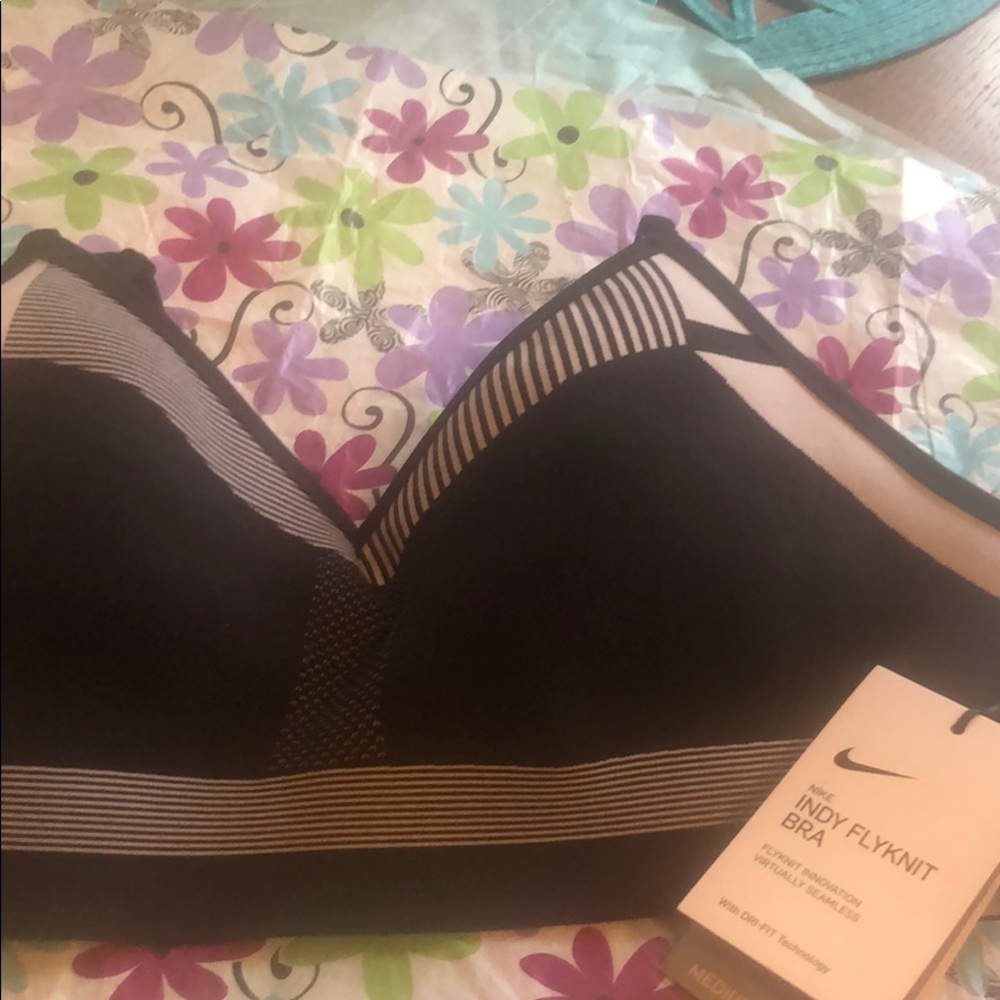 Women’s Nike INDY FLYKNIT BRA VIRTUALLY SEAMLESS